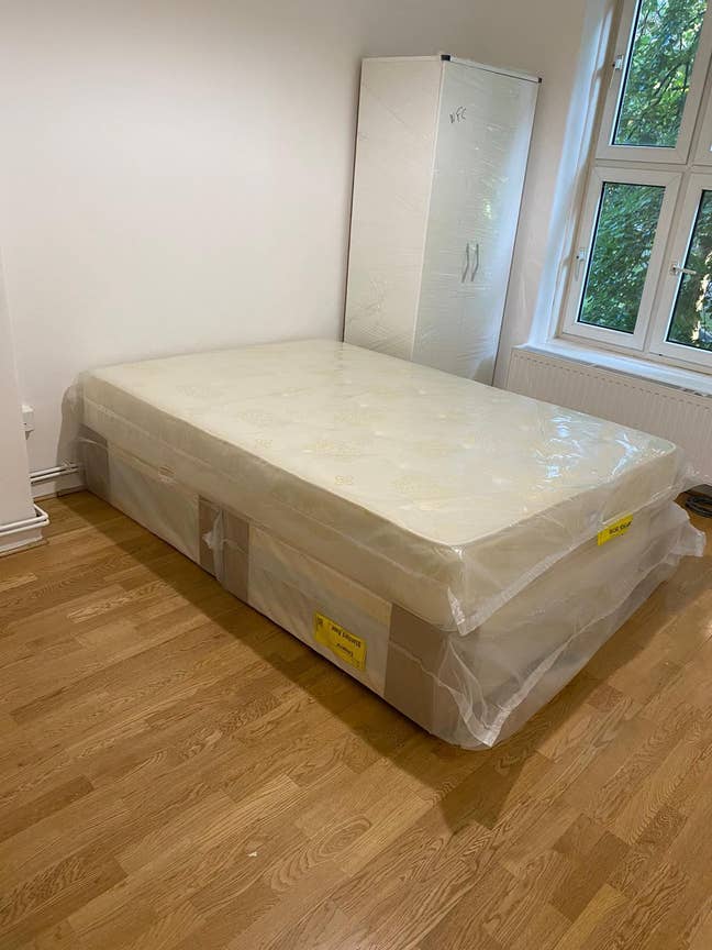 Large Bedroom in a Beautiful Flat - Clapham  Main Photo