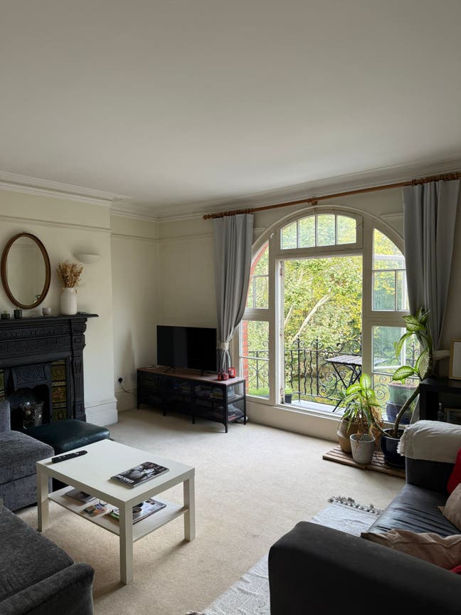 Two Rooms Available in a Lovely Maida Vale Flat! Main Photo