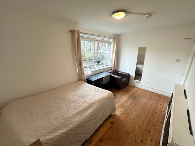 Last deal-£850-£1100 pcm -2 rooms in Little Venice Main Photo