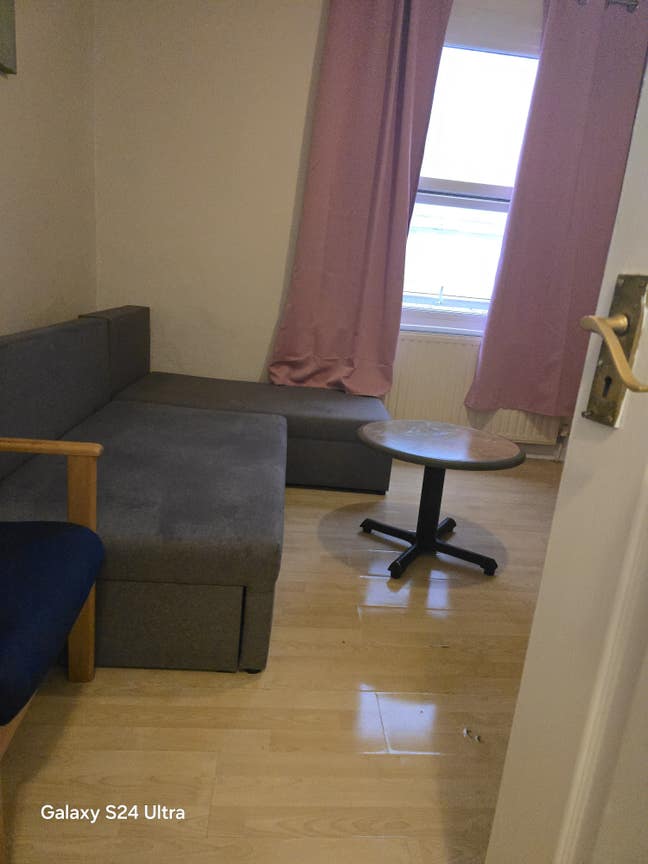 Large double room in town centre Main Photo