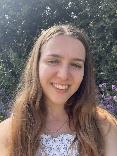 Warm, friendly & creative professional woman Main Photo