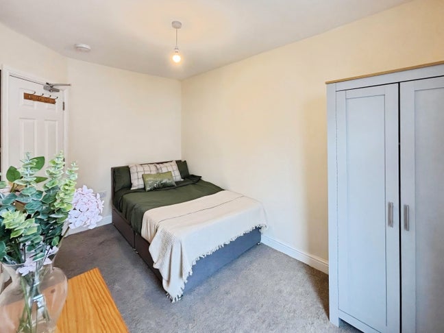 Ensuite Double Room - Eastland Road Main Photo