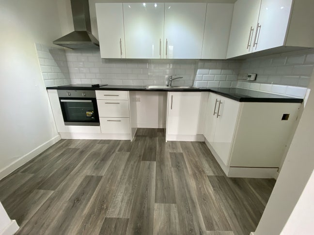 2 Bedroom Flat near Town Centre  Main Photo