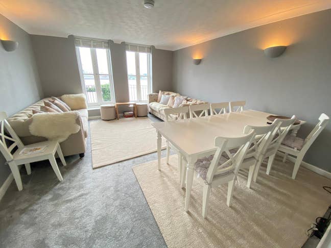 🛏️ Bright Double Room - Modern & Bright Living  Main Photo