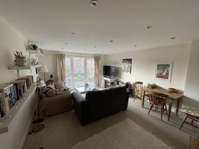 Ensuite between Balham/Clapham South Main Photo