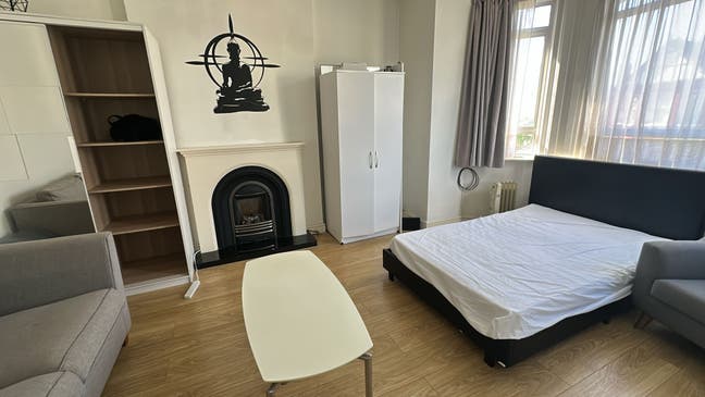 Kilburn , zone 2 lovely furnished double 860 £ Main Photo