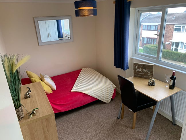 Large Moden Double close to town centre. Main Photo