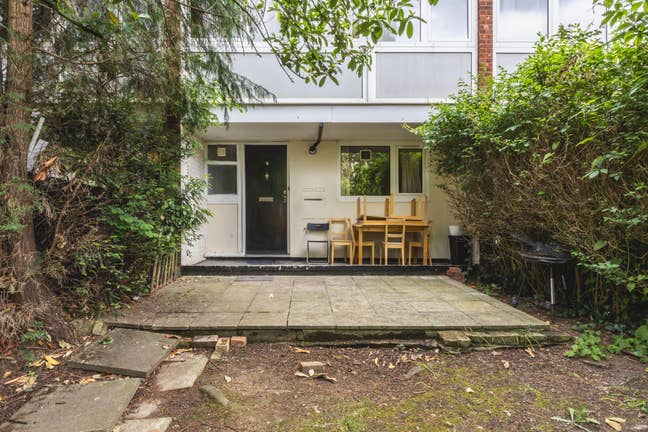 Amazing Double Quiet Location- Couples can Enquire Main Photo