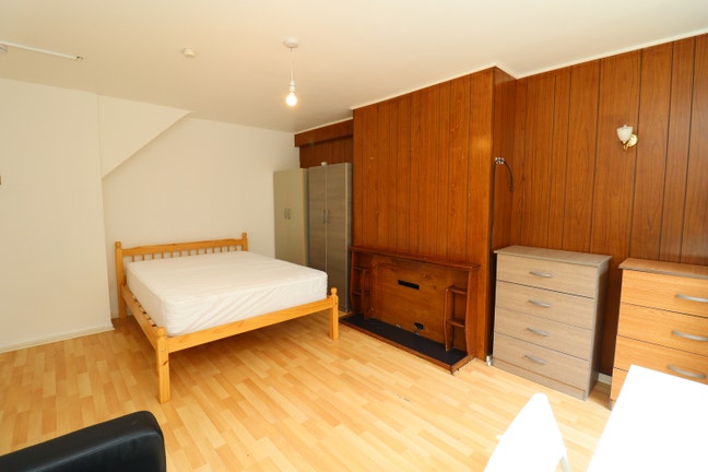 Cheap room for 2 people in Plaistow E3 with garden Main Photo