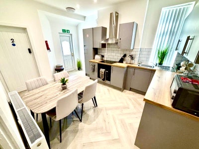 Luxury Double En-Suite Room Shower in ST1 Main Photo