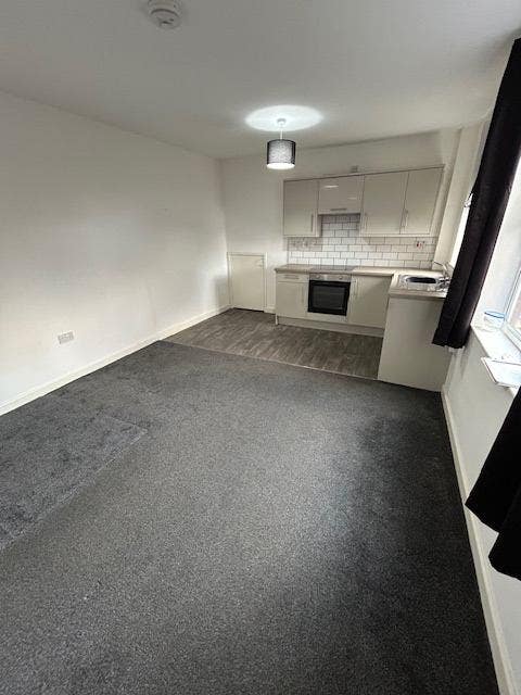Studio Flat Available  Main Photo