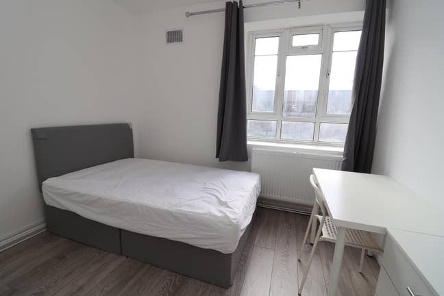 Few Steps to Central Line-White City-Book Now!! Main Photo