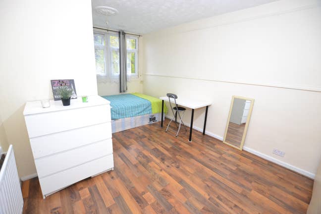 Huge Dble Room in Aldgate East E1 - Couple Welcome Main Photo