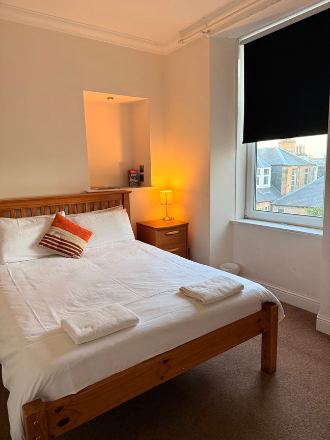 Falkirk flat town centre - rooms available  Main Photo