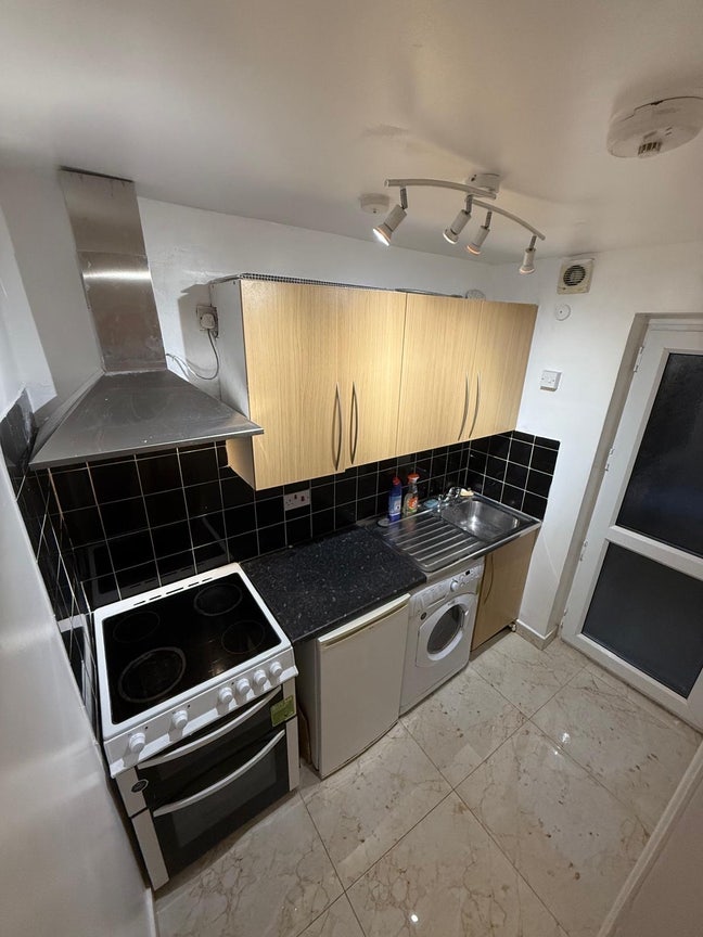 One bed studio flat Main Photo
