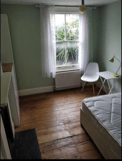 Furnished double room available. Main Photo