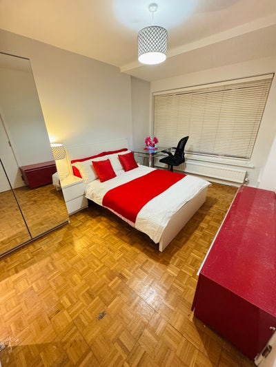 EnsuiteDouble Rm in Modern Clean Quiet Non-Smoking Main Photo