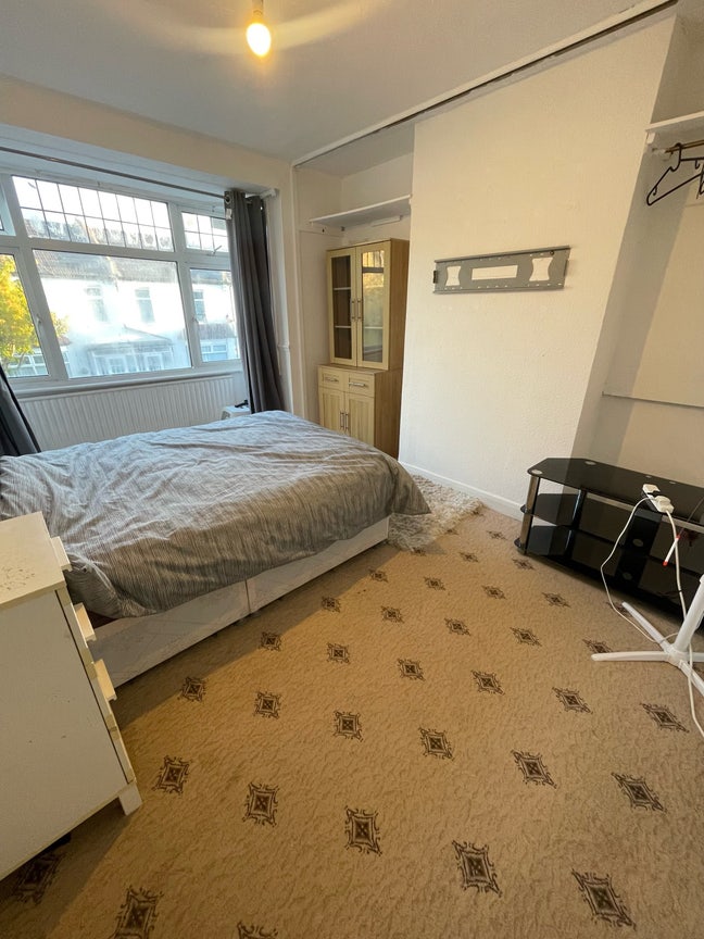 Double Room In croydon  Main Photo
