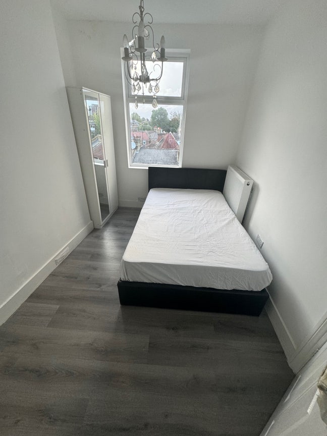  Double Bedroom Available in Plumstead Common Main Photo