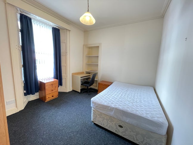 Perth Road 4 bed, 1 room available (girls only) Main Photo