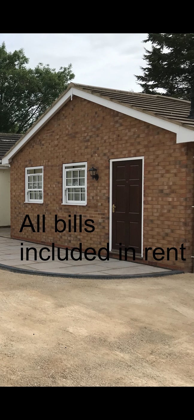 1 Bed Semi-Detached House, Furnished & Bills Incl. Main Photo