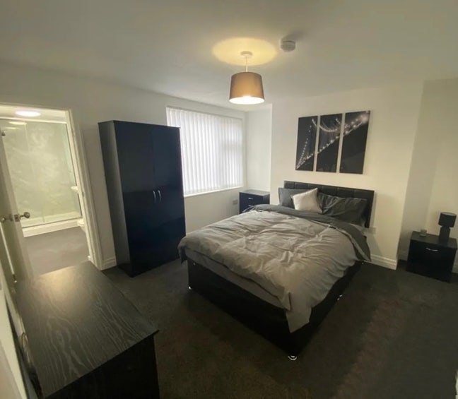 En-suite double room in Wallasey Main Photo