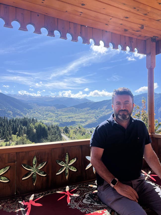 Hi there,  I’m Hakan — a friendly, matu... Main Photo