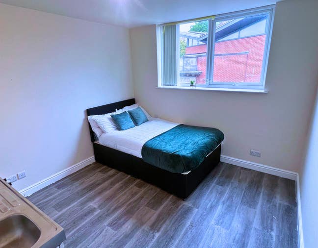 Modern City-Centre NG1 Room with Ensuite & Kitchen Main Photo