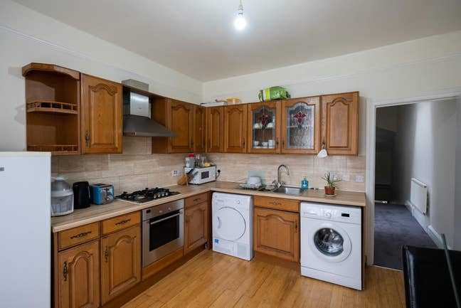 Double room in a quiet shared house Main Photo