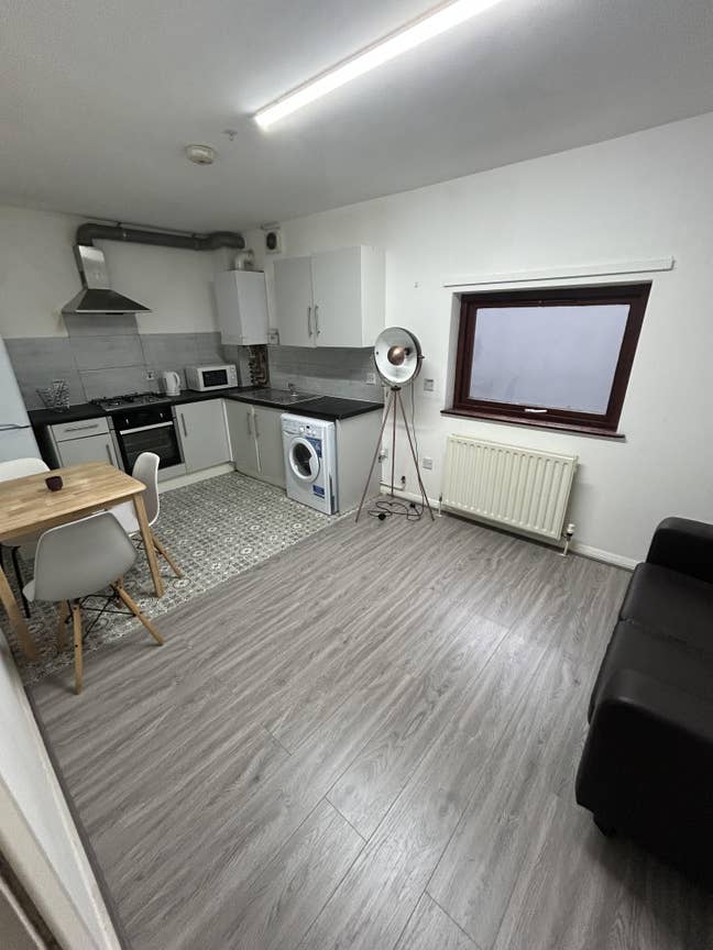 * Lovely 3 Bedroom Flat in Stepney Green * Main Photo
