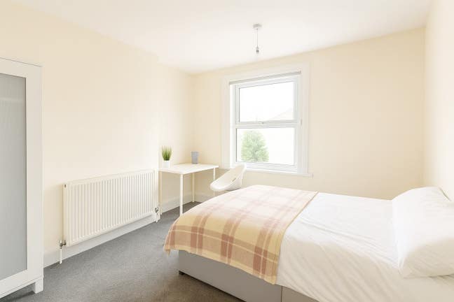 Large Double Room - Fishponds - Bills Included  Main Photo