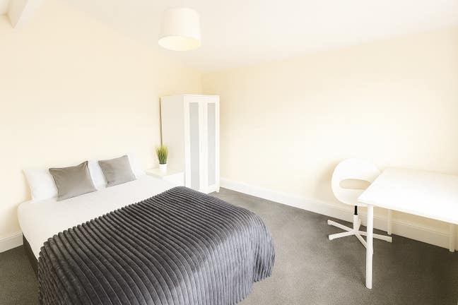 Large Double Room - Fishponds - Bills Included  Main Photo