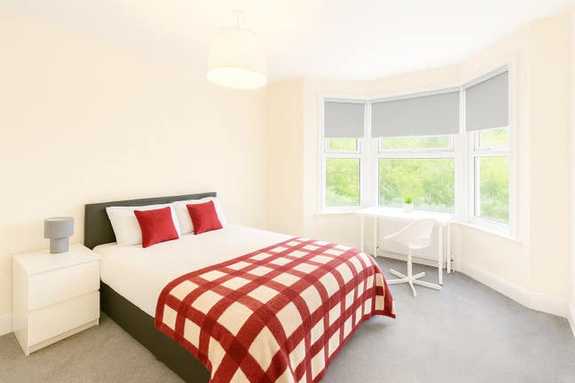 No Deposit Luxury Rooms - Available Now Main Photo