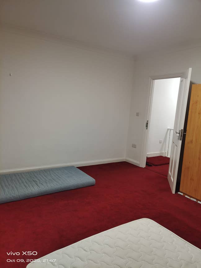 Modern Double Room in Ilford, Close to Stations Main Photo