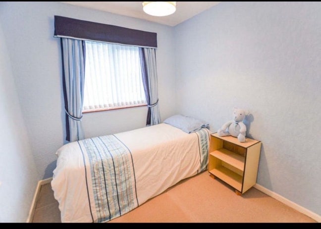 Bright , comfortable Room Available in a peaceful  Main Photo