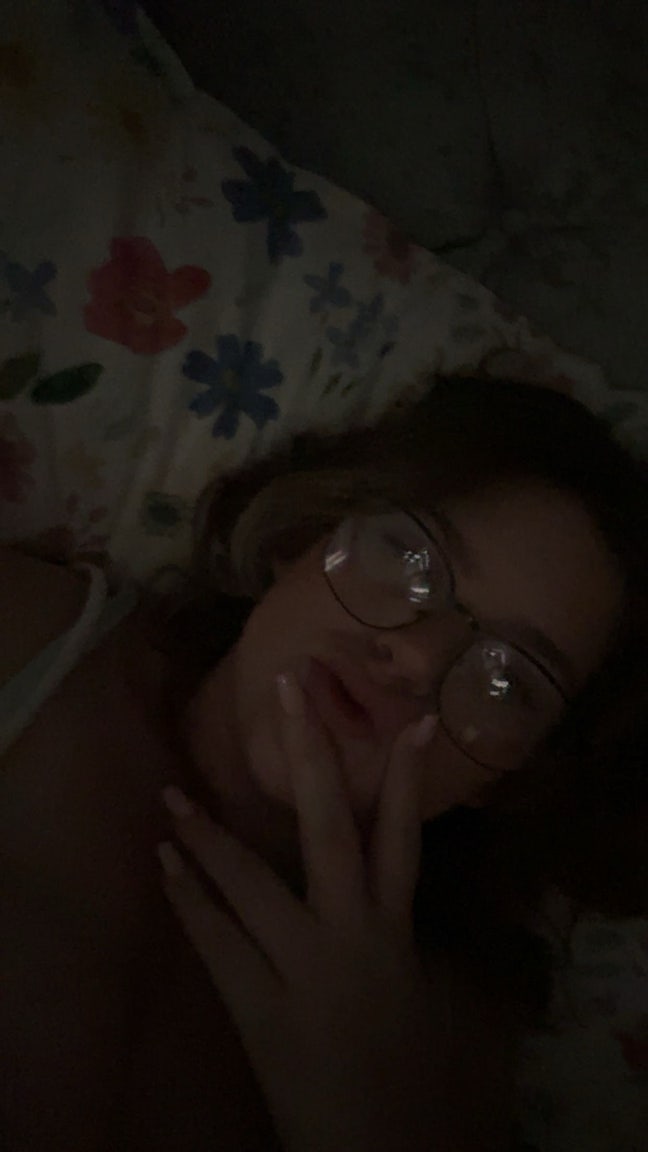 Female seeks a double room Main Photo