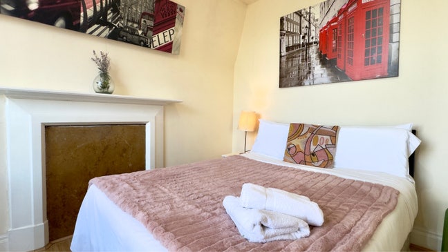 3 Bedrooms in Portered Block Main Photo
