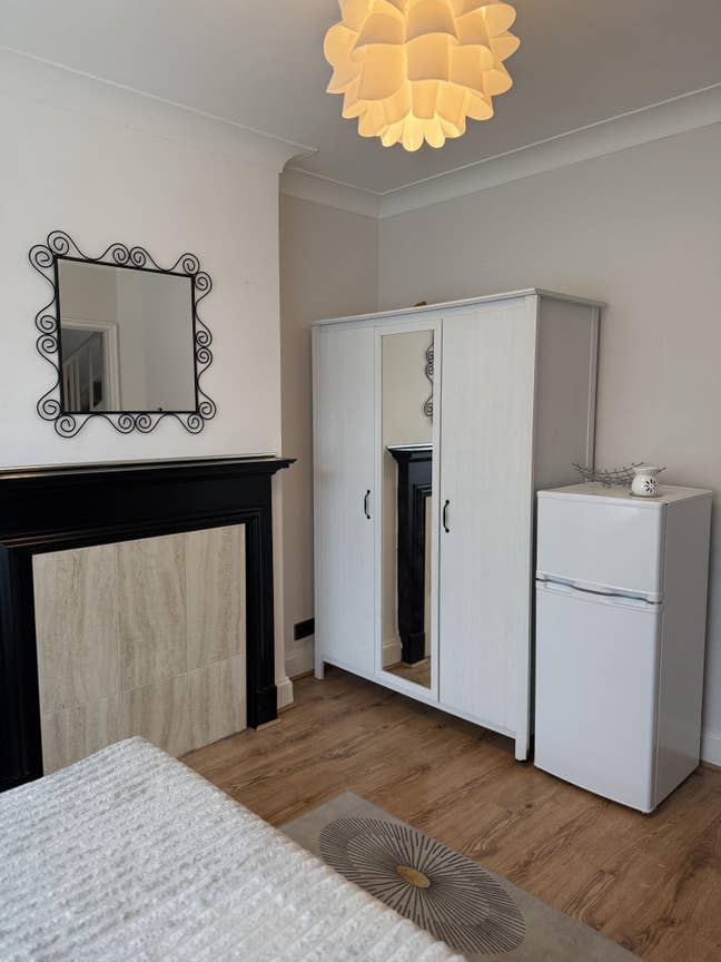 Double room available for 1 person £180 per week Main Photo