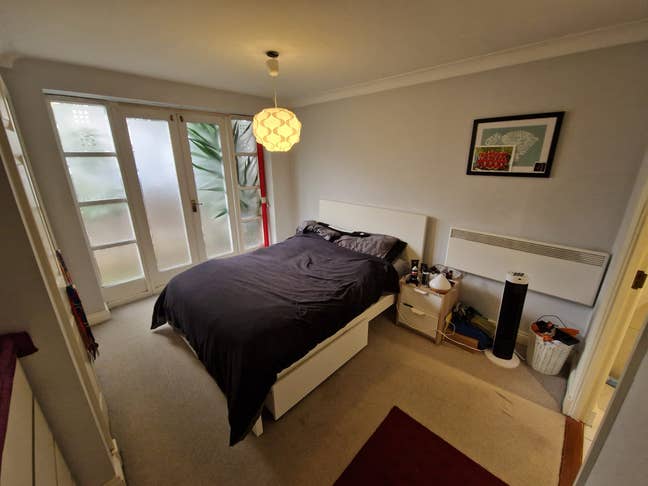 Large Double Room with En Suite Main Photo