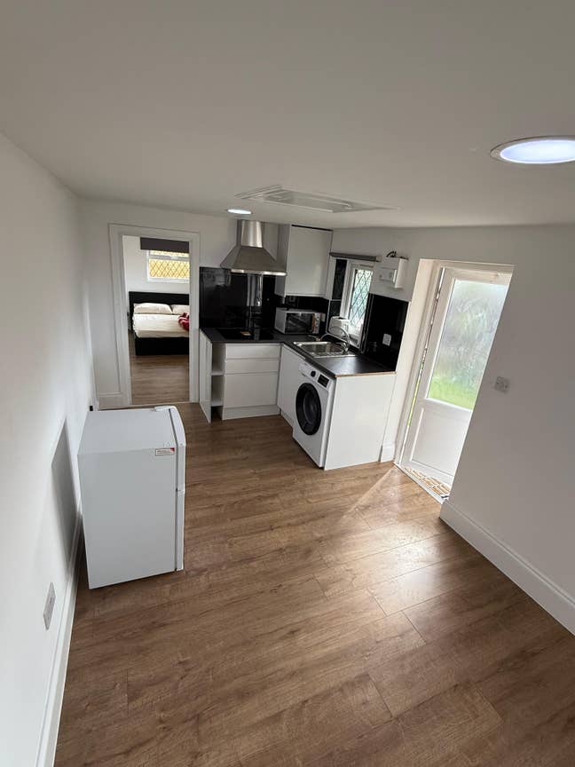 Brand New Spacious 1 Bedroom Flat to Rent Main Photo
