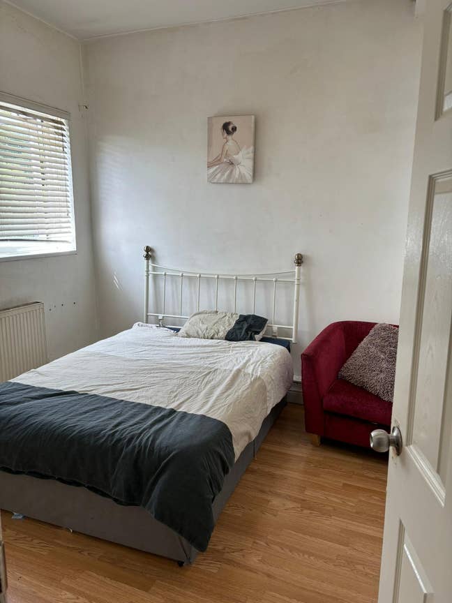 I have a double room for rent in a flat above the  Main Photo