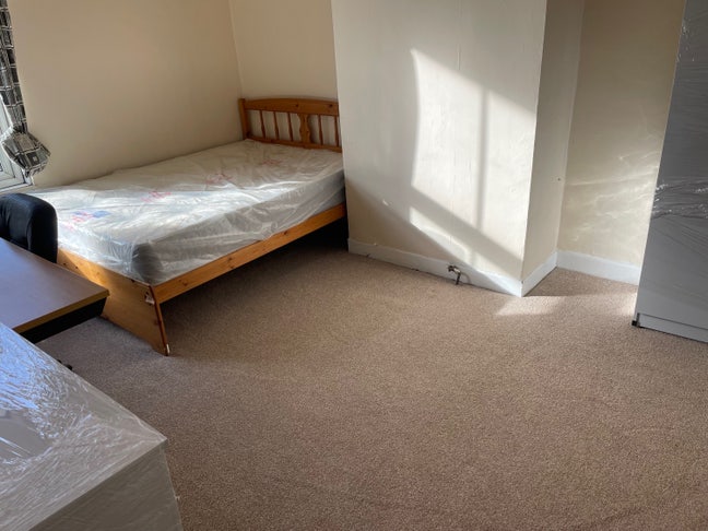 Large double bedrooms, supported accommodation Main Photo