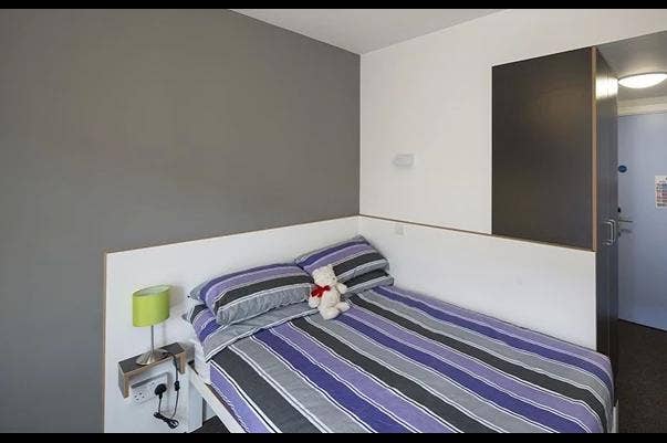 Room for takeover - Hyndland House Main Photo