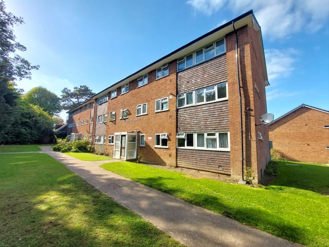 Croydon CR2 - 2/3 Bed Apartment-Communal Gardens Main Photo