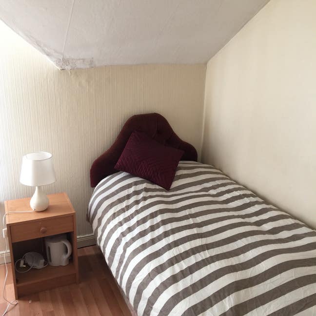 BT6  S/room 350pm Available 2nd Nov Main Photo