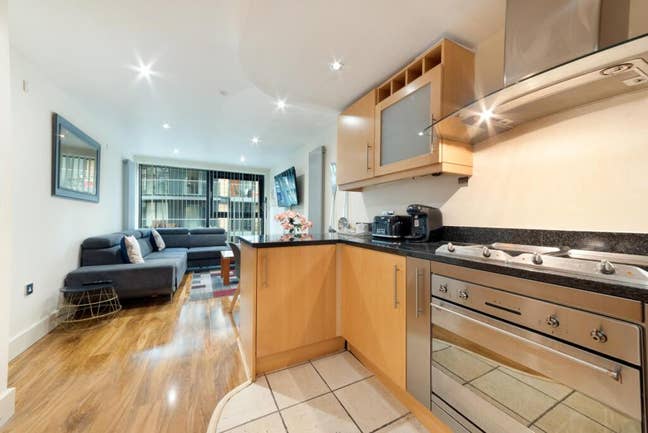 Room Share Canary Wharf Views – E14 (Females Only) Main Photo