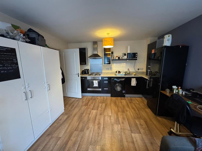 Room in Lochend Apartment Main Photo