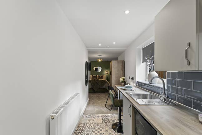 🌟 Modern Ensuite & Studio Rooms Available  Main Photo