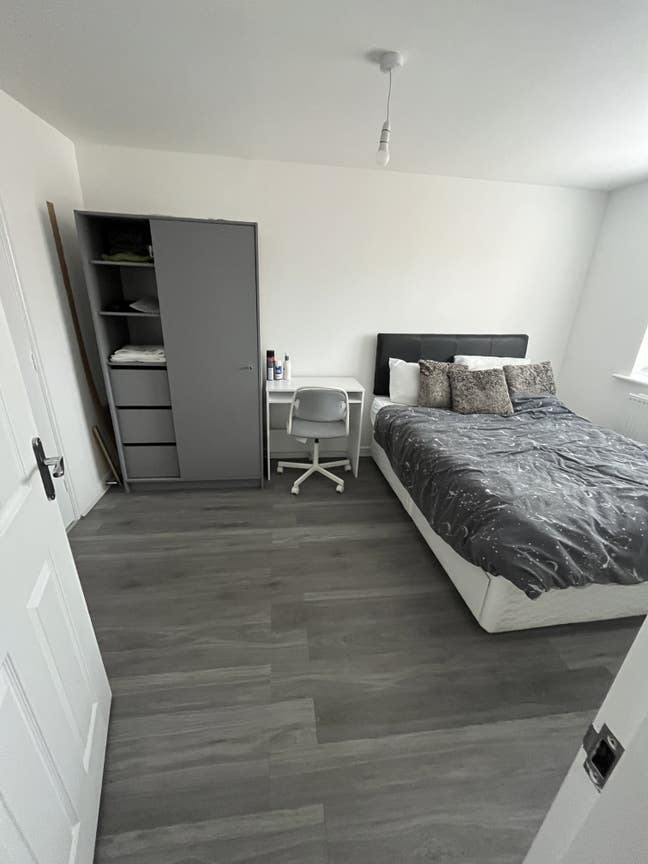 One Ensuite Room in Acklam TS5  Main Photo