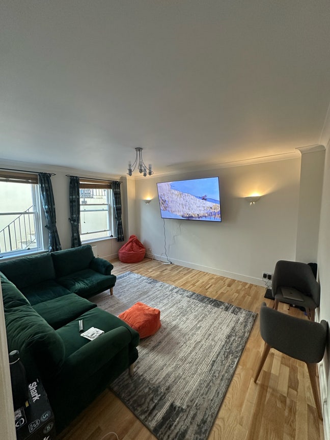 3 Month short term let - 2 bed flat with garden Main Photo